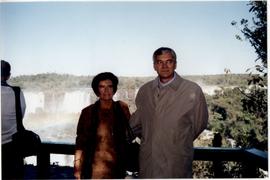 Dra. Lidia Misiurkievicz e Dr. Lech Gardocki nas Cataratas em Foz