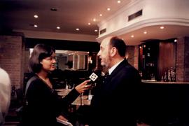 Ministro Gilson Dipp do Superior Tribunal de Justiça entrevistado por repórter da Globo