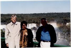 Dr. Lech, Dra. Lidia E Dr. Jan passeiam nas Cataratas do Iguaçu